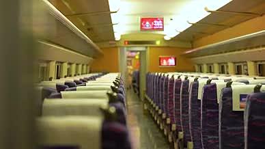 4k实拍交通运输运行的高铁车厢视频的预览图